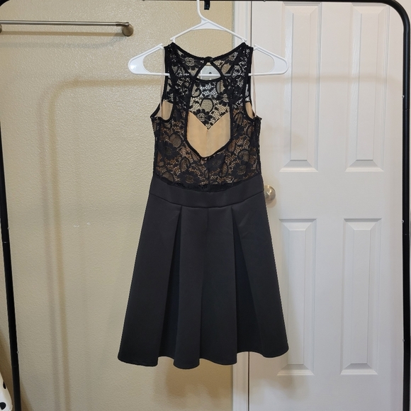 Sabora black lace fit and flare short dress size M - Picture 2 of 5